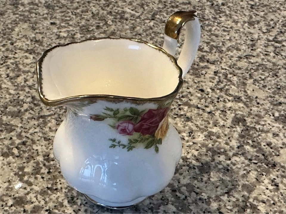 Royal Albert Old Country Roses Creamer - photo 2