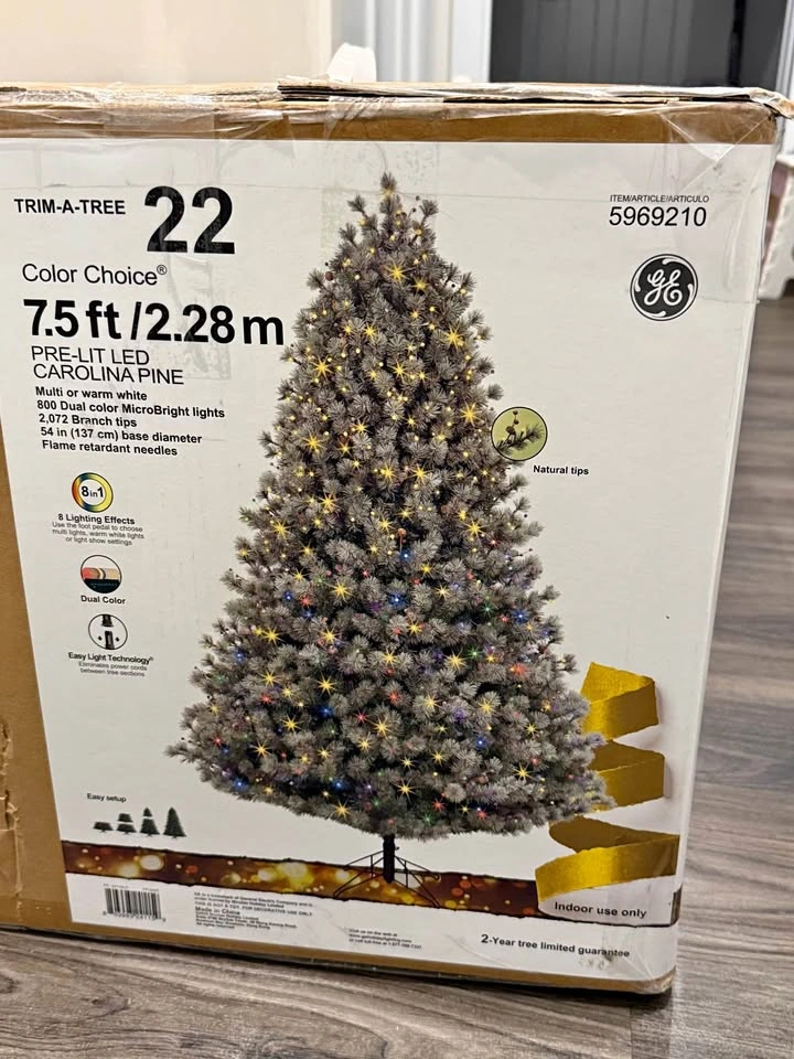 GE 7.5ft Corolina Pine Pre-Lit Christmas Tree
