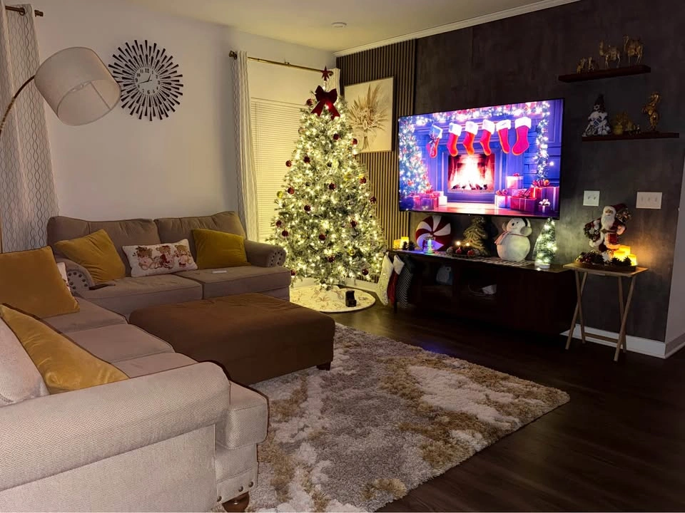 GE 7.5ft Corolina Pine Pre-Lit Christmas Tree - photo 4