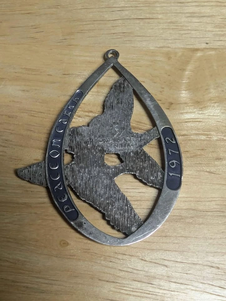 1972 Wallace Sterling Peace on Earth Xmas Decoration - photo 2