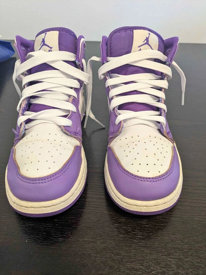Nike Air Jordan 1 Mid Youth Size 6