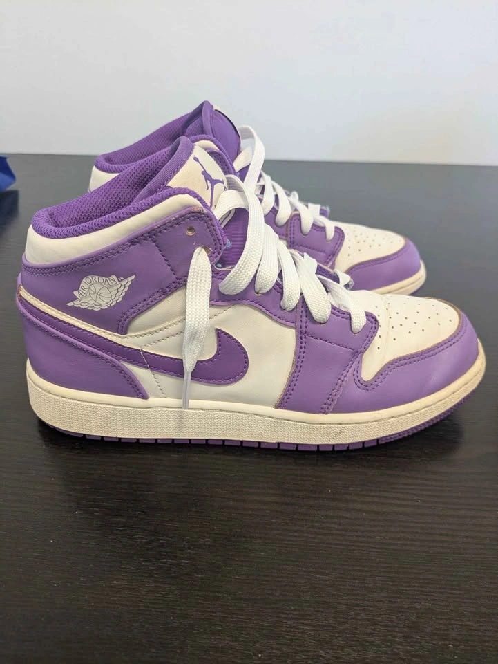 Nike Air Jordan 1 Mid Youth Size 6 - photo 2