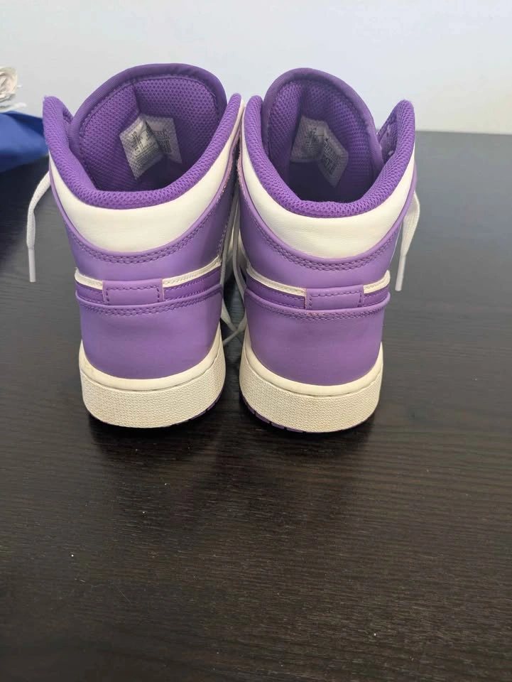 Nike Air Jordan 1 Mid Youth Size 6 - photo 3