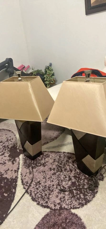2 lamps