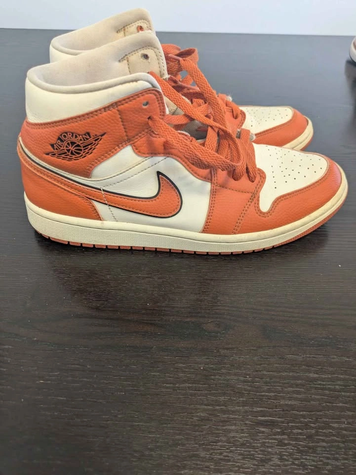 Nike Air Jordan 1 Mids - photo 2