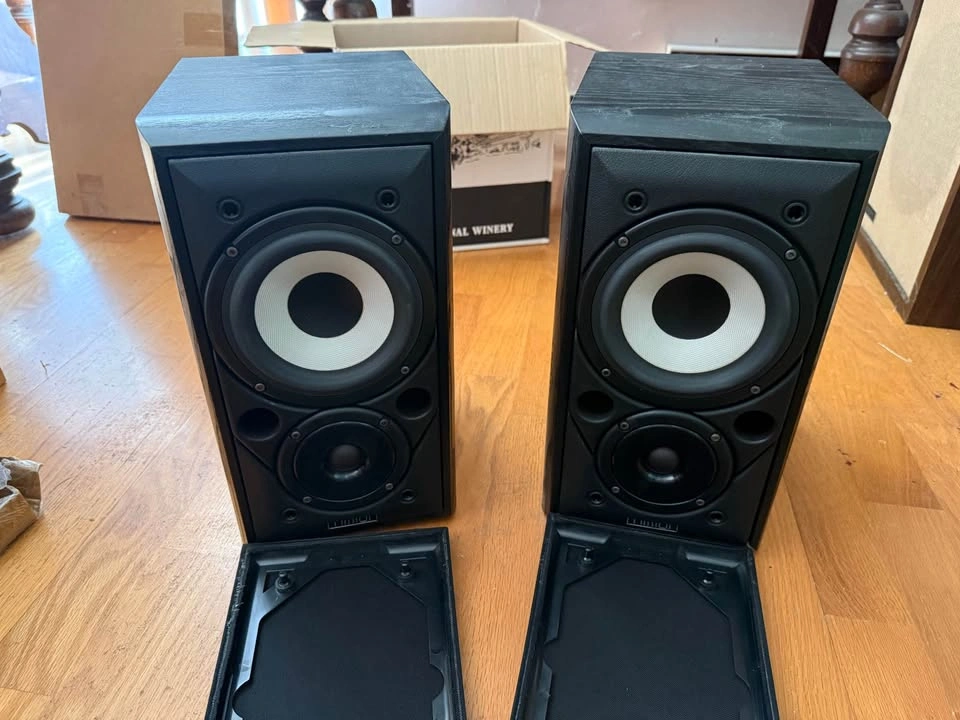 Vintage Mission 700 Bookshelf Speakers - photo 2