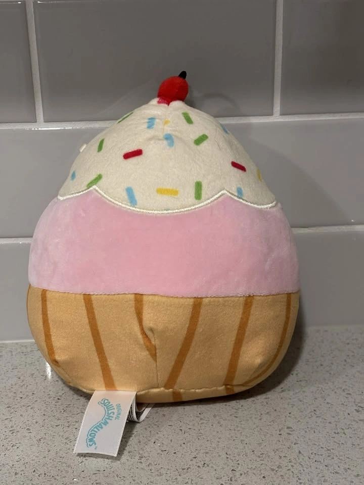 Clara the Cupcake Squishmallow - photo 2