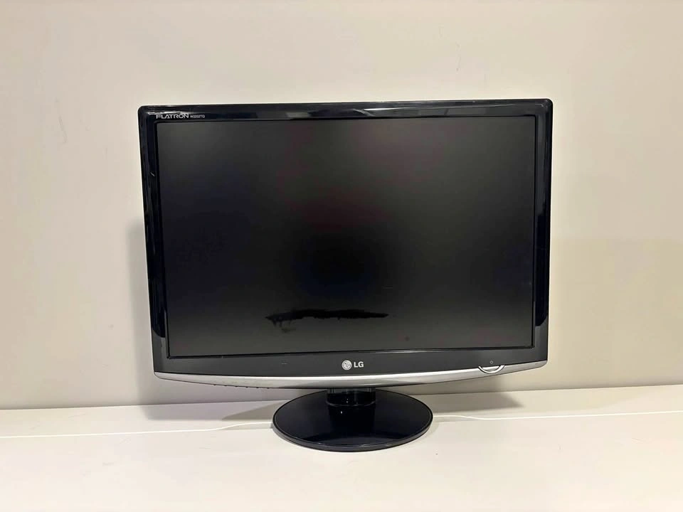 LG Flatron W2252TQ 22" Monitor