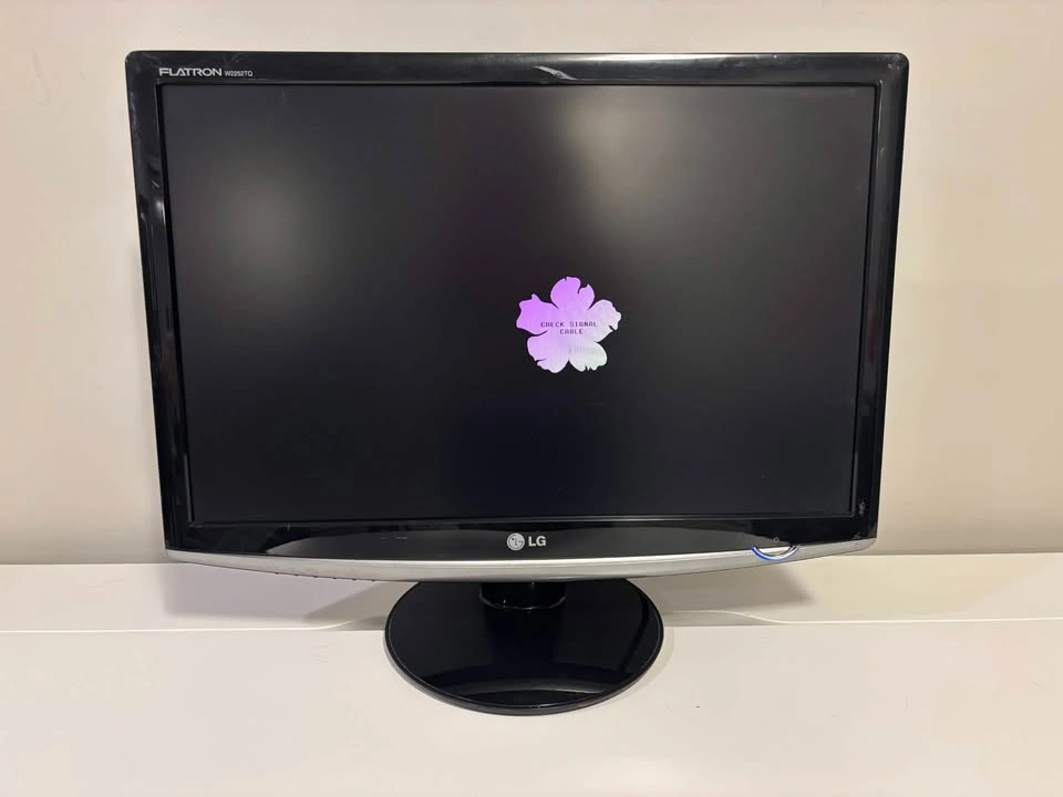 LG Flatron W2252TQ 22" Monitor - photo 2