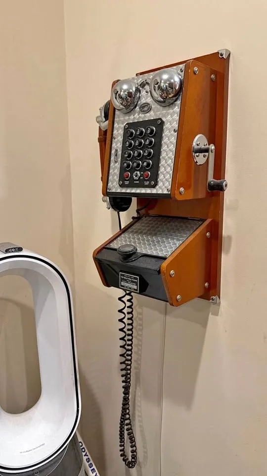 Spirit of St. Louis Top Bells Wall Phone - it works!