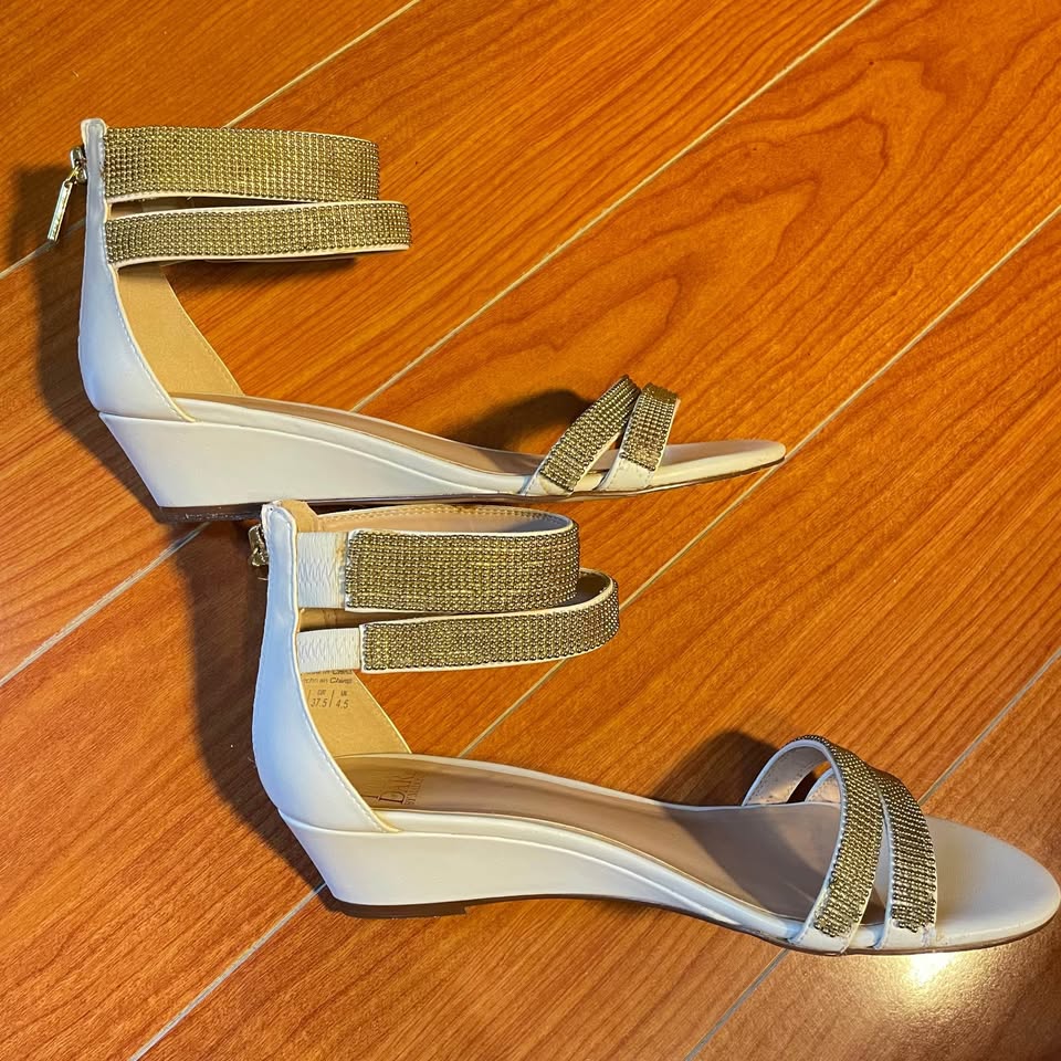 US7.5 Madonna Chic Gold Women's Sandals - photo 2