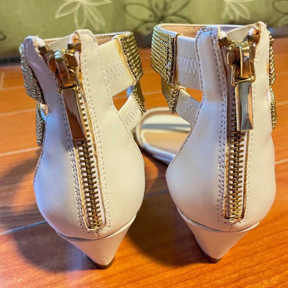 US7.5 Madonna Chic Gold Women's Sandals - photo 4