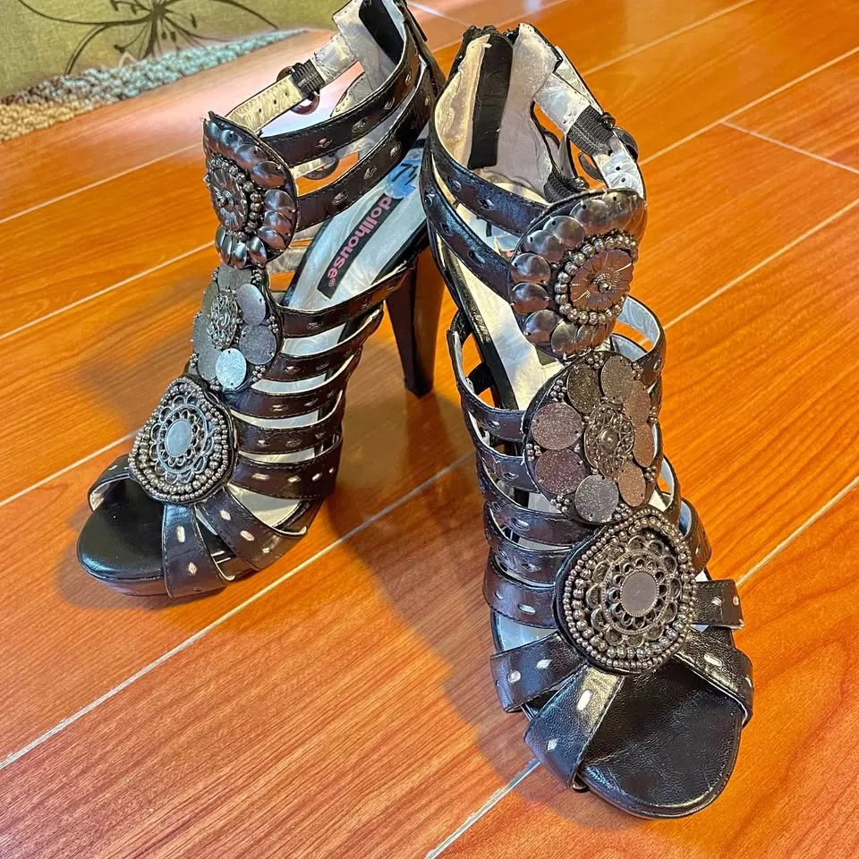 US7.5 Black Strappy Heeled Sandals thumbnail
