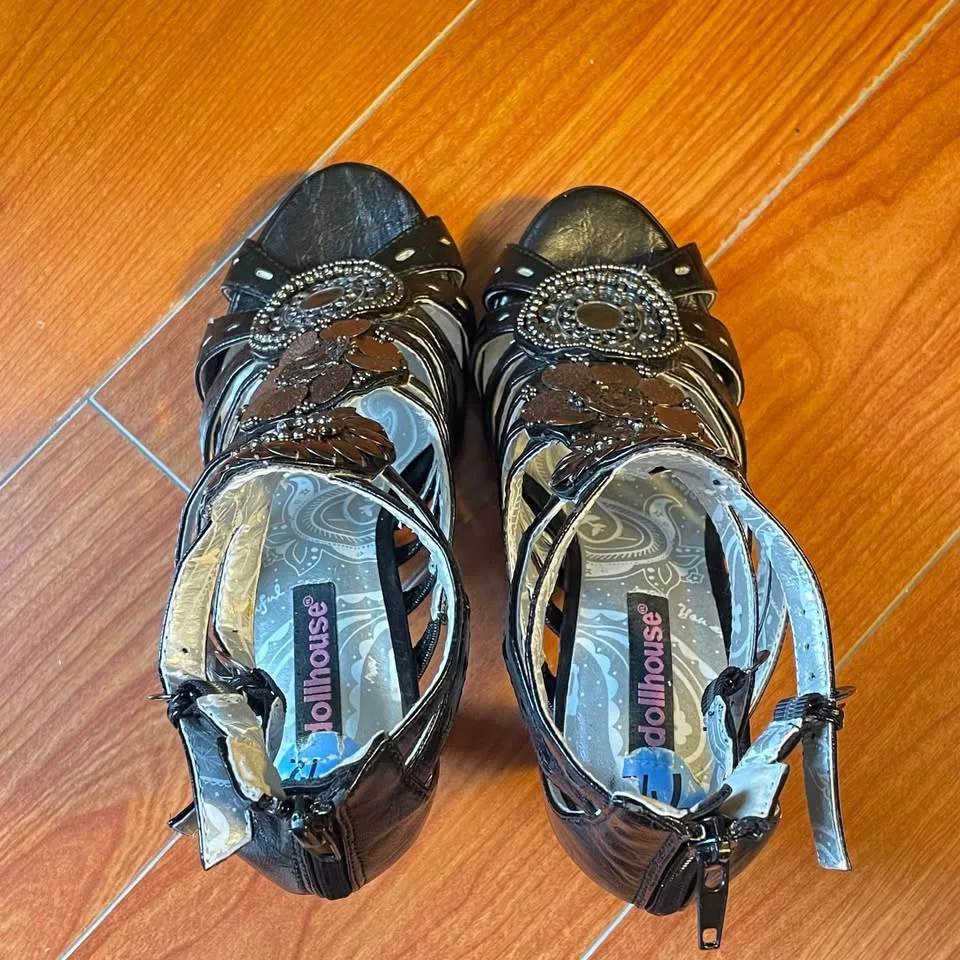 US7.5 Black Strappy Heeled Sandals image indicator(4)