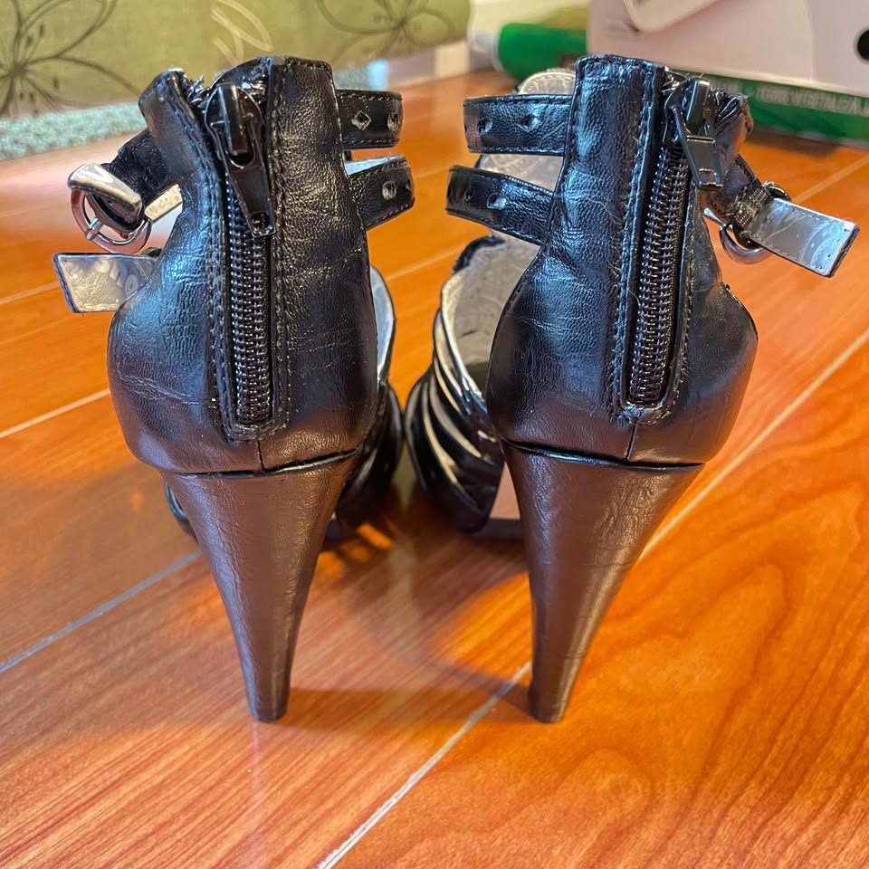 US7.5 Black Strappy Heeled Sandals - photo 5