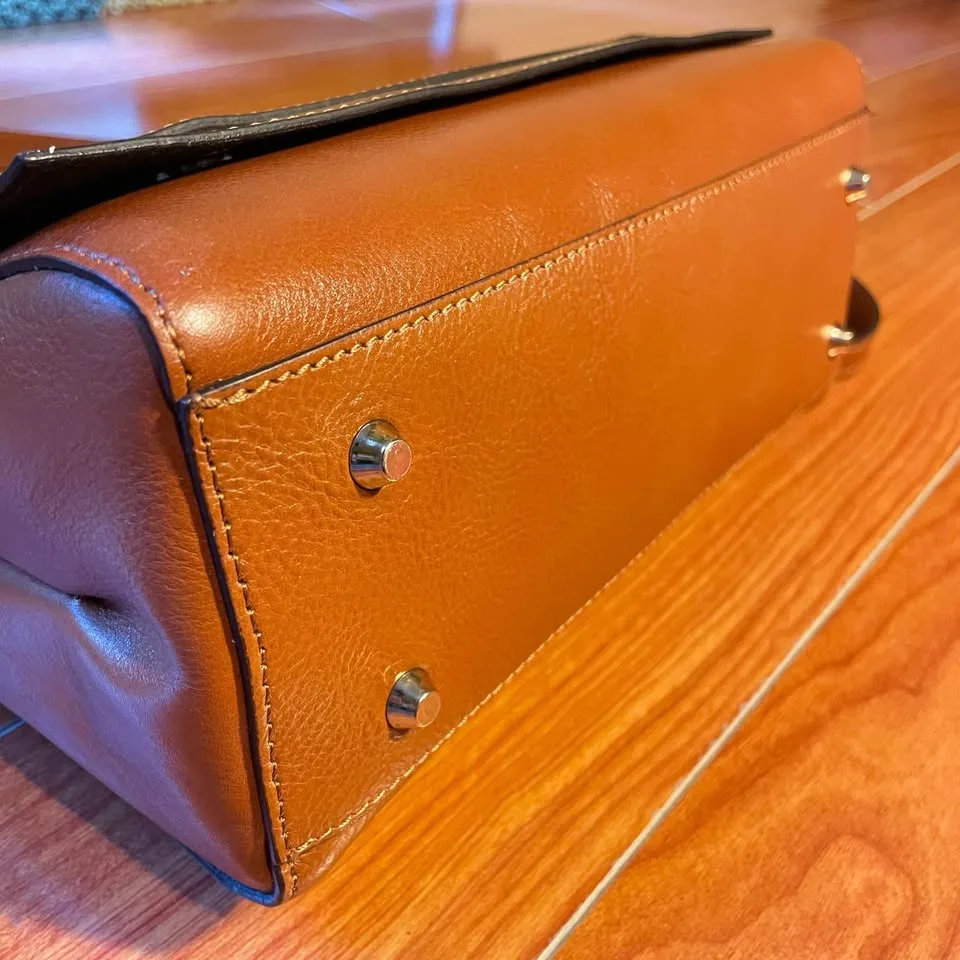 NWT✨Italian Designer Handbag /Crossbody Bag with Flap image indicator(5)