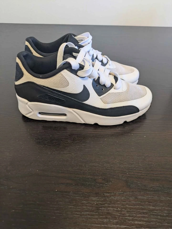 Nike Air Max Youth Size 5 - photo 2