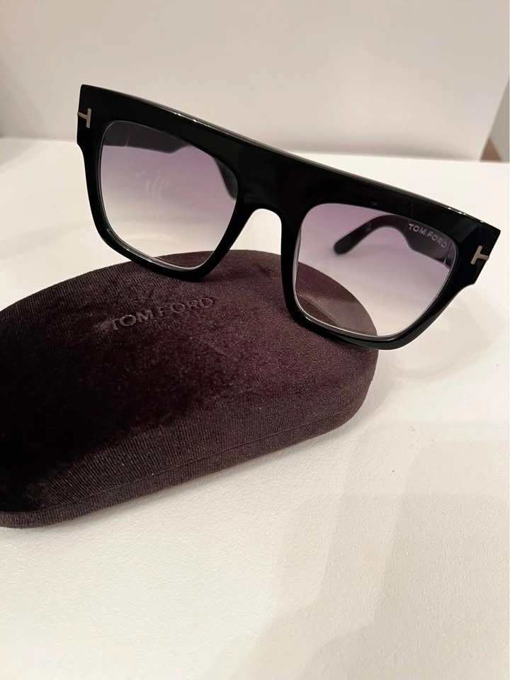 Tom Ford FT0711 Sunglasses (Worn Once) - photo 4