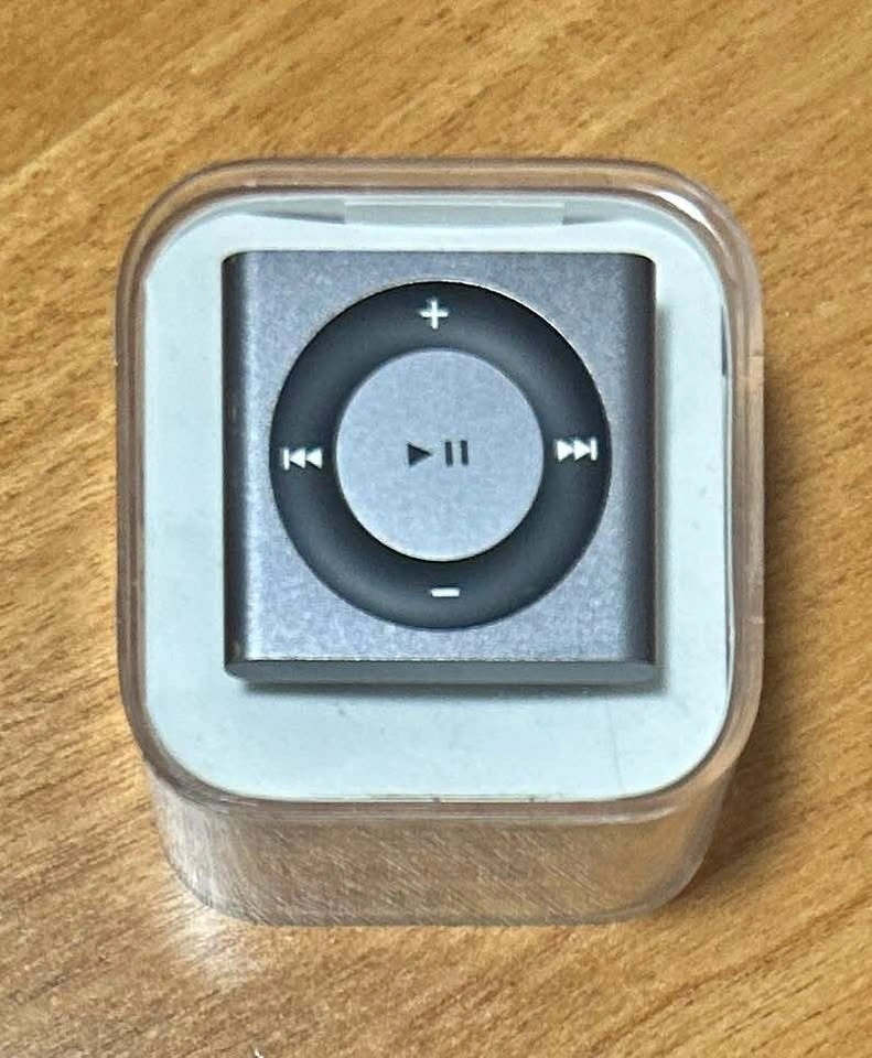 NEW Apple iPod Shuffle 4th Gen 2GB with earphones
