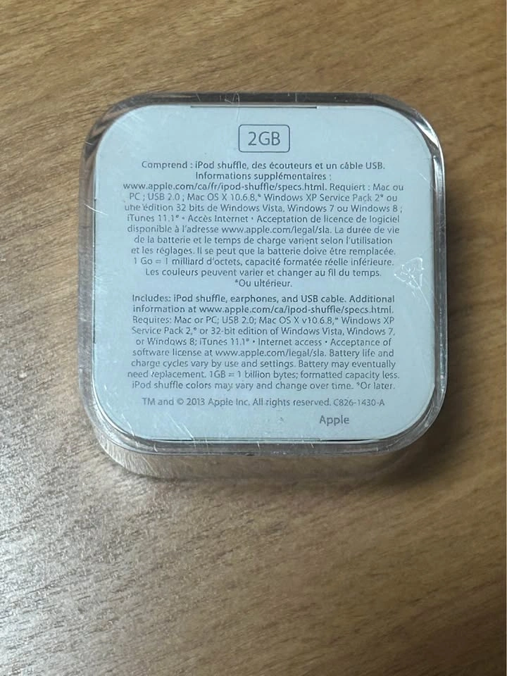 NEW Apple iPod Shuffle 4th Gen 2GB with earphones - photo 2