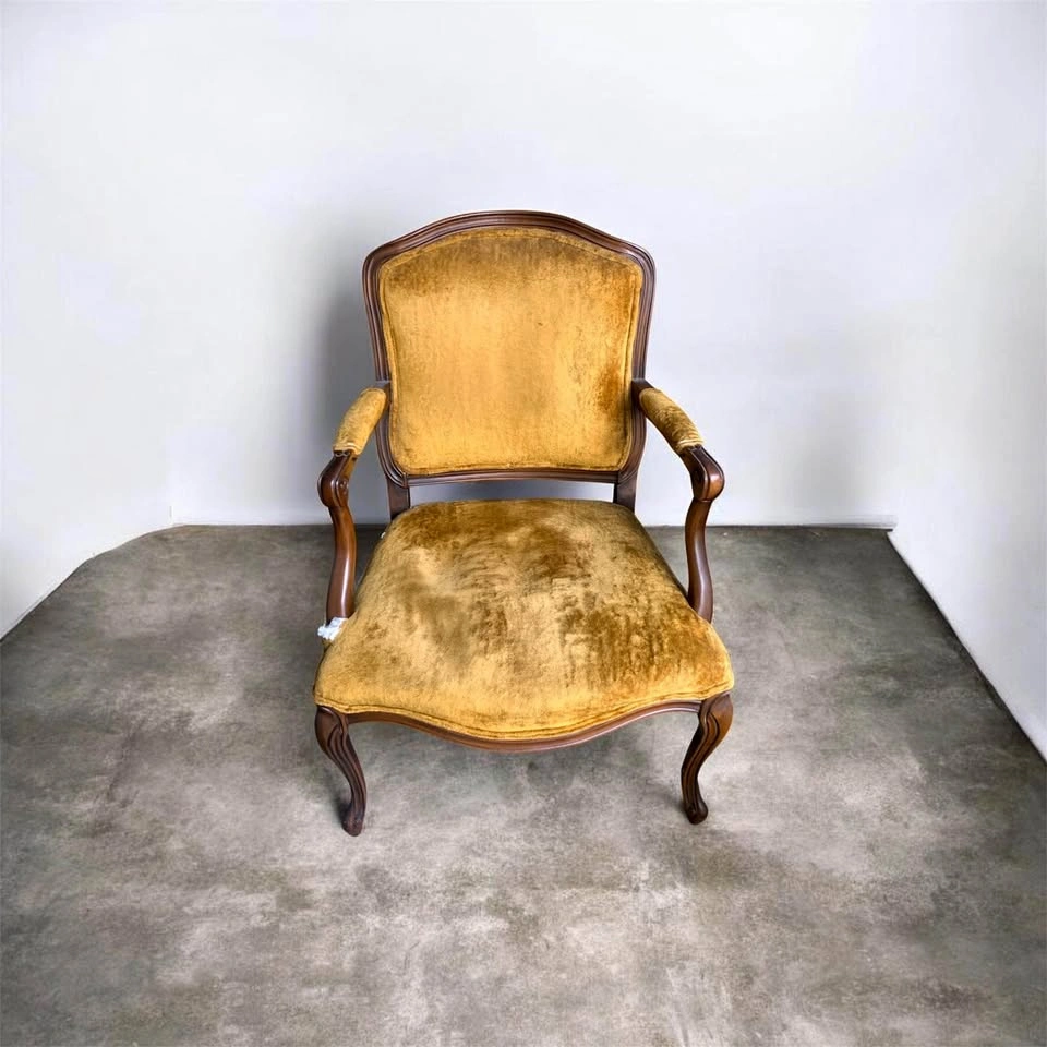 Chairs great for reupholstering