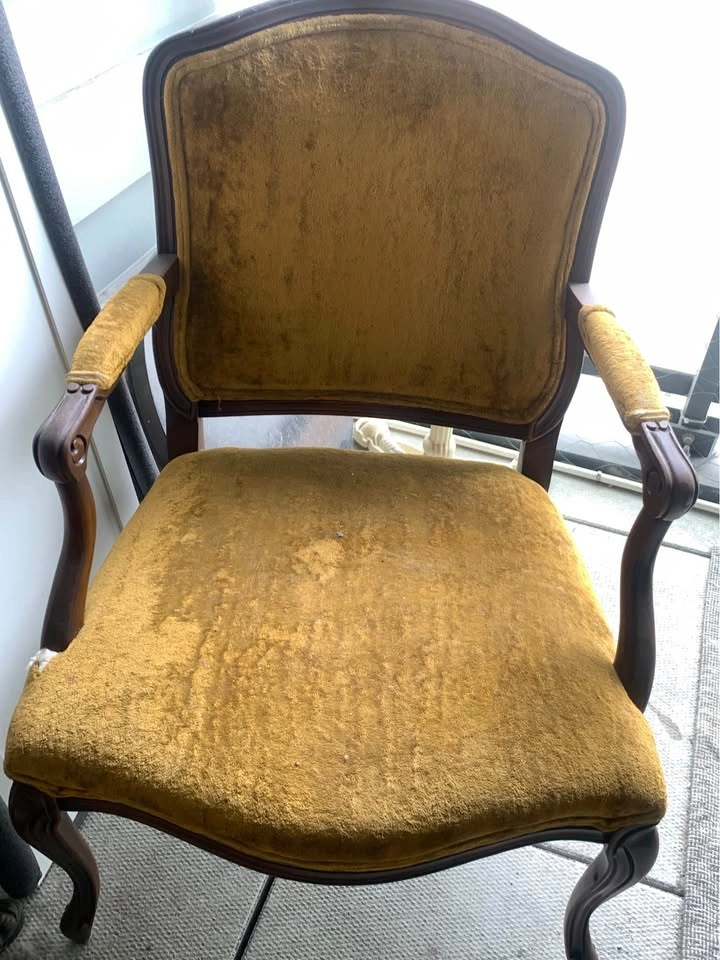 Chairs great for reupholstering - photo 2