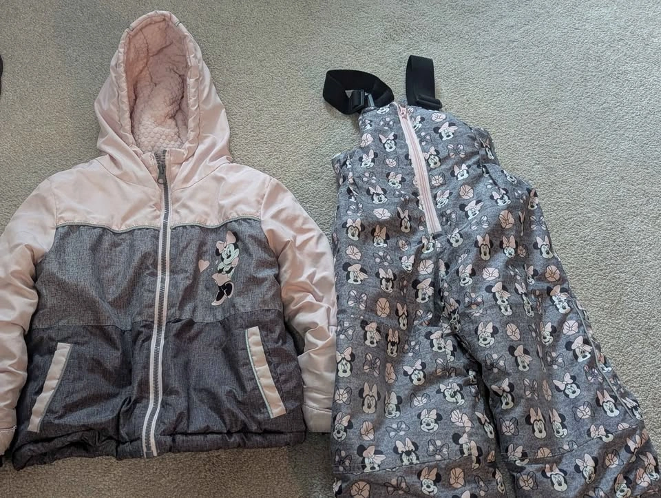 Size 3T Snowsuit - photo 2