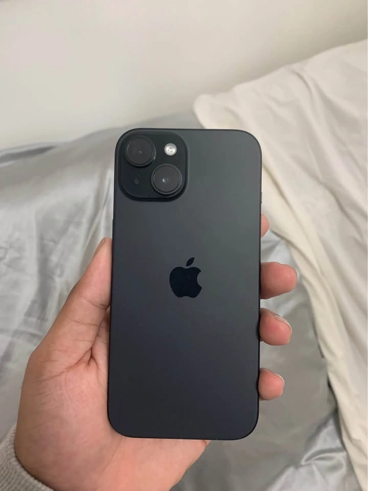 iPhone 15 Black – 128GB (Unlocked) - photo 2