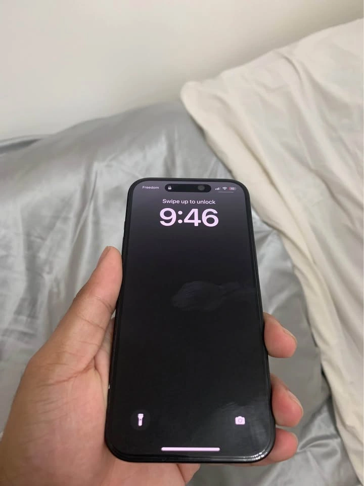 iPhone 15 Black – 128GB (Unlocked) - photo 3