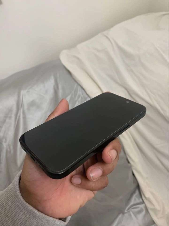 iPhone 15 Black – 128GB (Unlocked) - photo 4