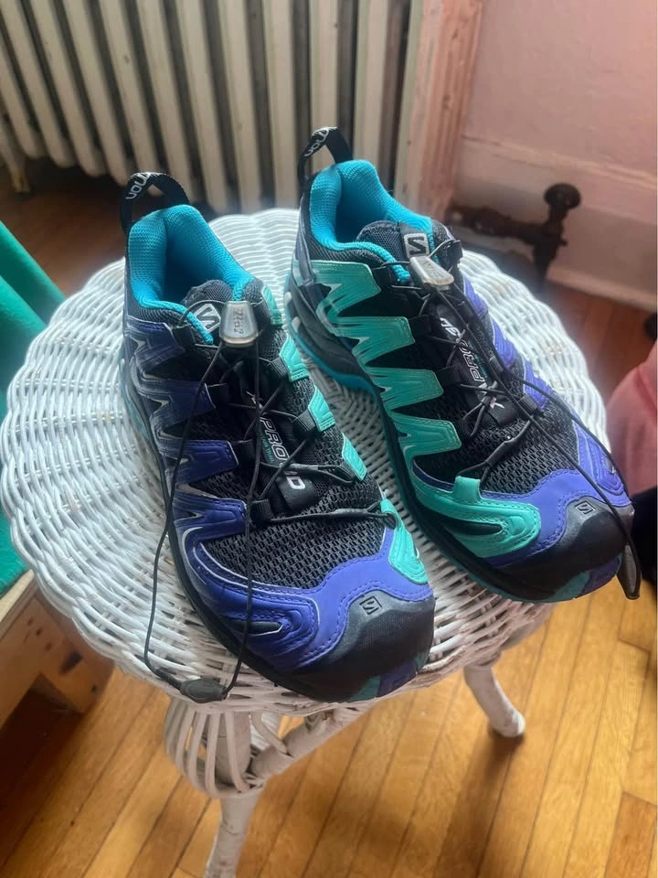 Salomon mountain trail W7 shoes, like new