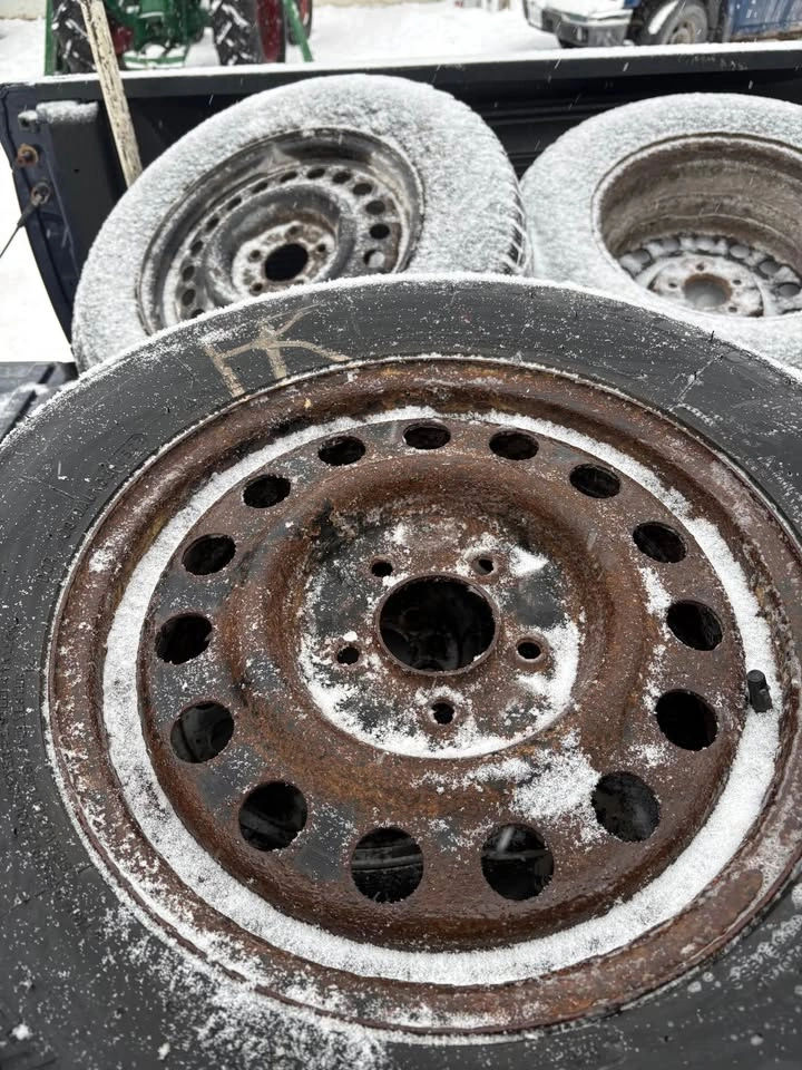 Winter Tires on Rims - 215/70 R16 - photo 3
