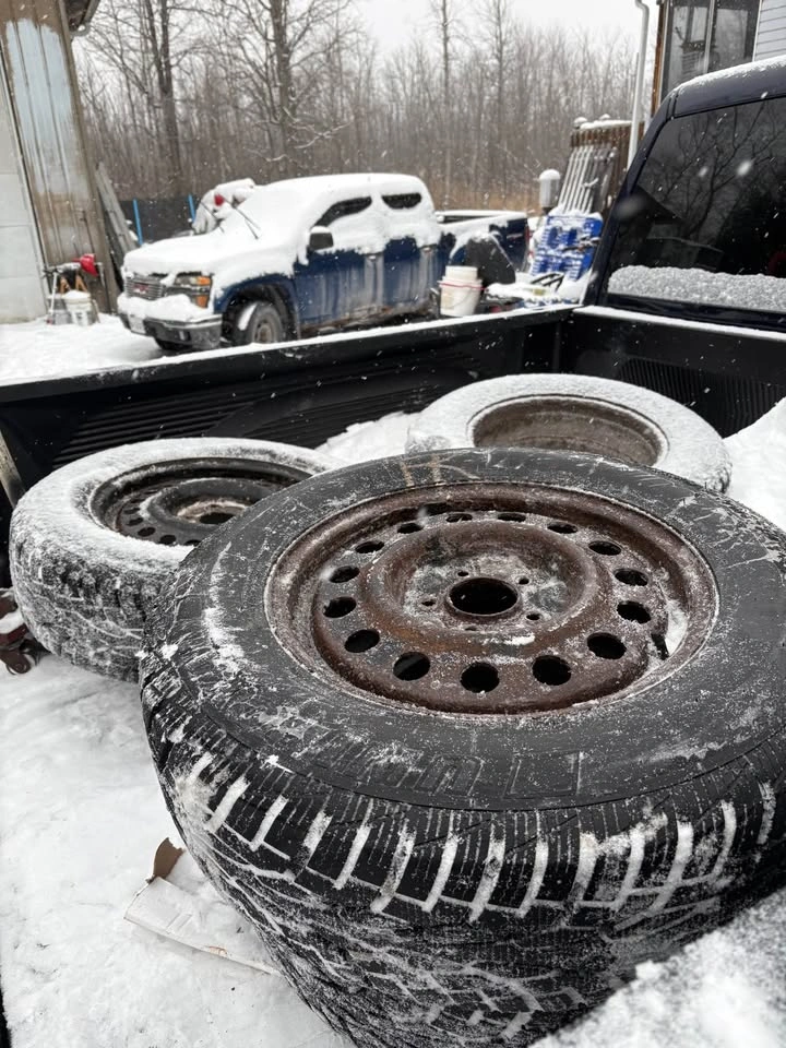 Winter Tires on Rims - 215/70 R16 - photo 4