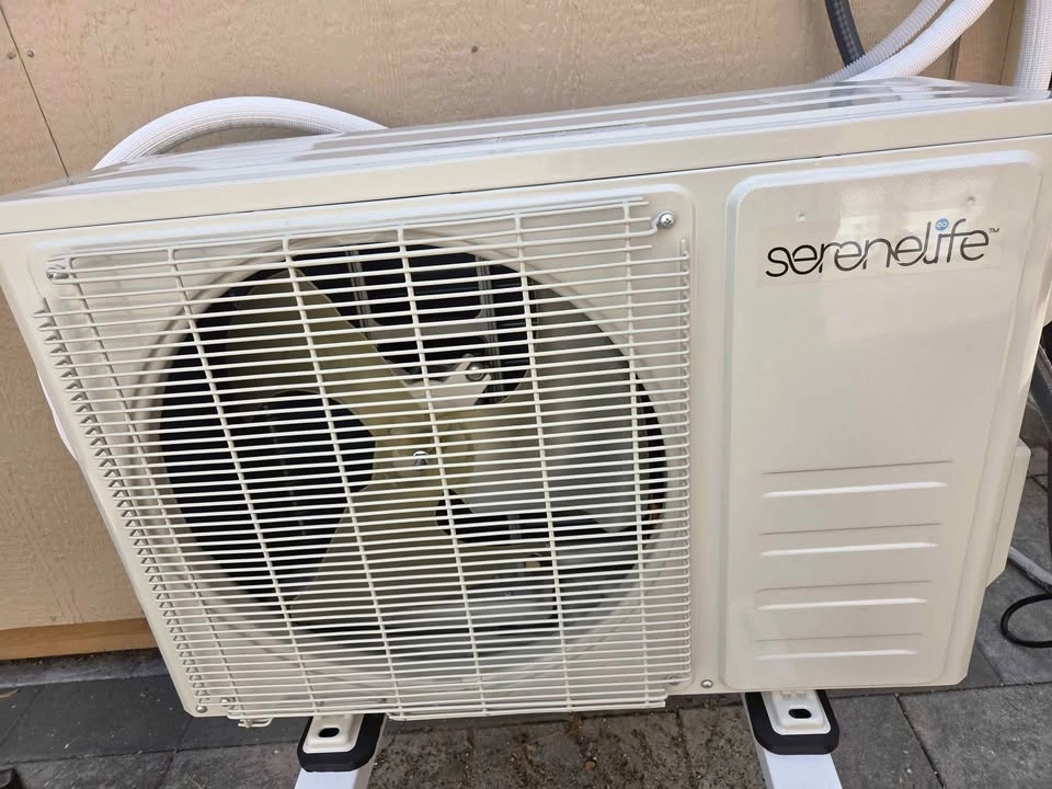 Serene split ac unit 9000 BTU **refegerant recharge needed - photo 2