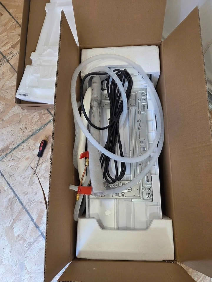 Serene split ac unit 9000 BTU **refegerant recharge needed - photo 5
