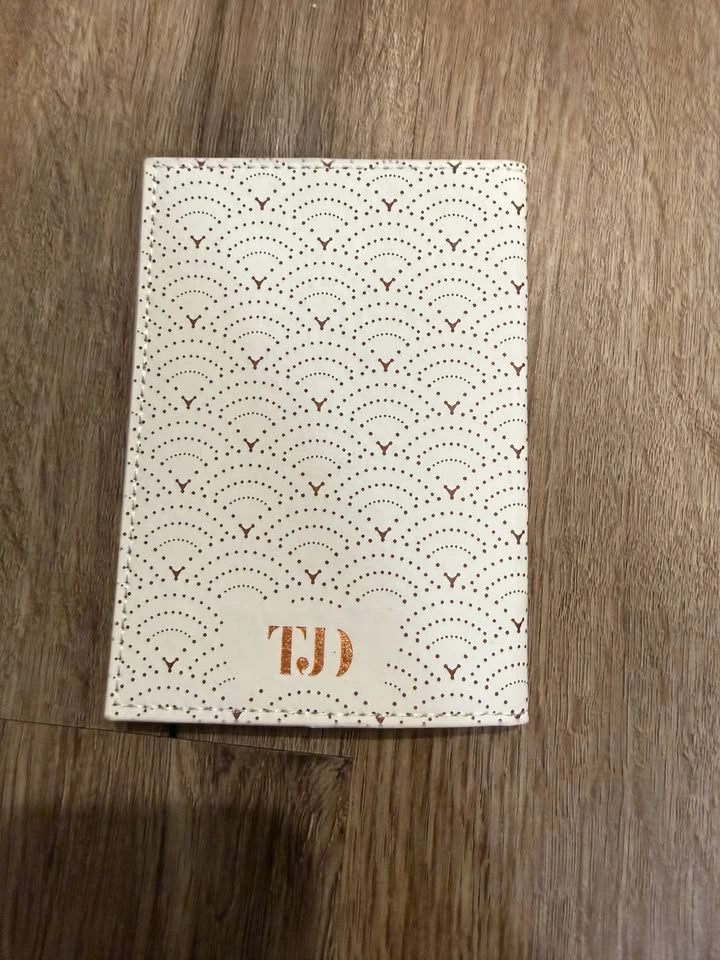 FREE "C'est la vie!" Passport Holder / Travel Wallet - photo 2
