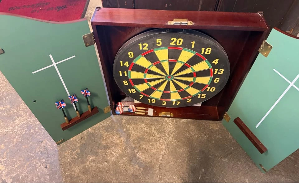 Vintage Dart Game Case with Flag Darts - photo 4