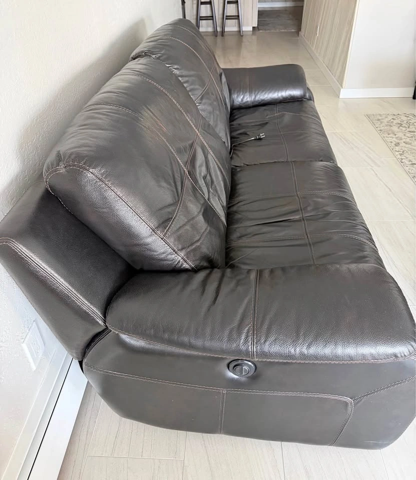 Raymour & Flanigan Dual Electric Leather Reclining Sofa