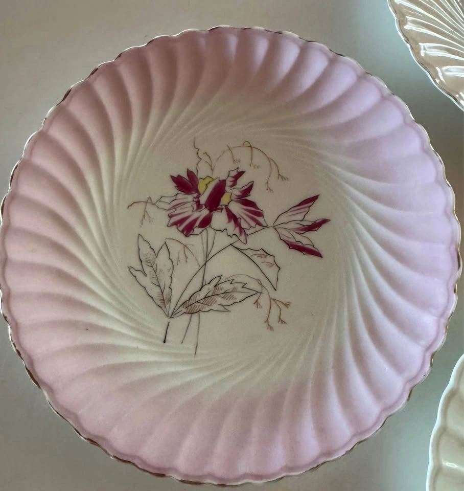 Vintage Set of 4 Bread & Butter/Salad/Dessert Dishes - photo 2