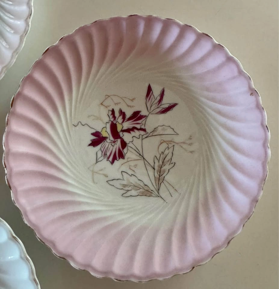 Vintage Set of 4 Bread & Butter/Salad/Dessert Dishes - photo 4