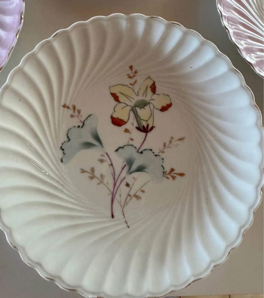 Vintage Set of 4 Bread & Butter/Salad/Dessert Dishes - photo 5