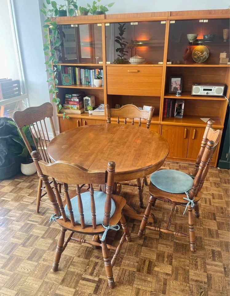 Cozy Farmhouse Solid Wood Extendable Table with 4 Chairs - photo 3