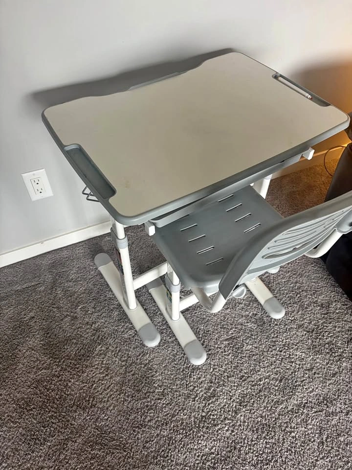 Kids study desk