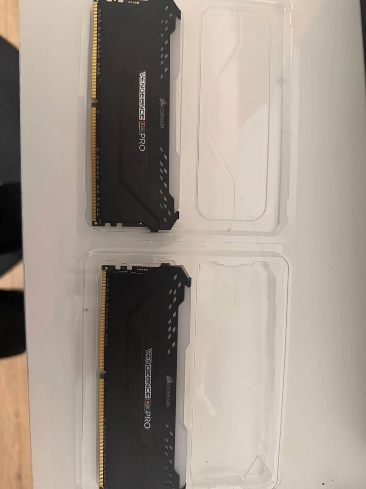 Corsair Vengeance 32GB DDR4 RAM - photo 3