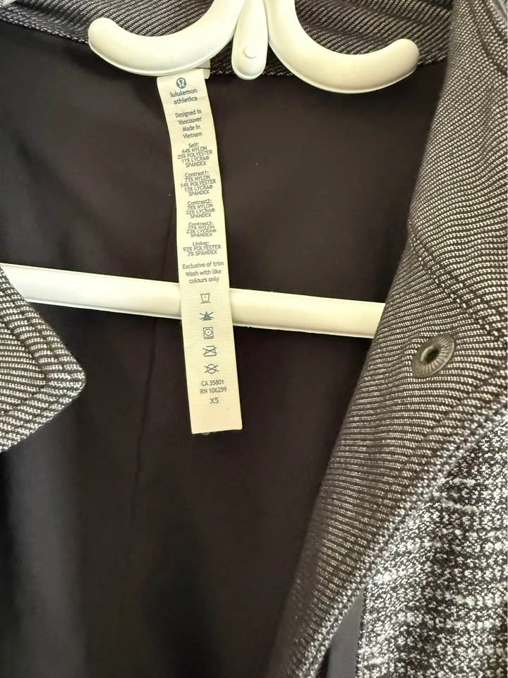 Lululemon Athletica Grey Black Textured Jacket - photo 4