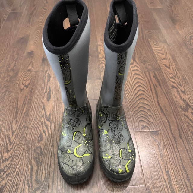 Woods Ladies Shoes Size 6 - Like New