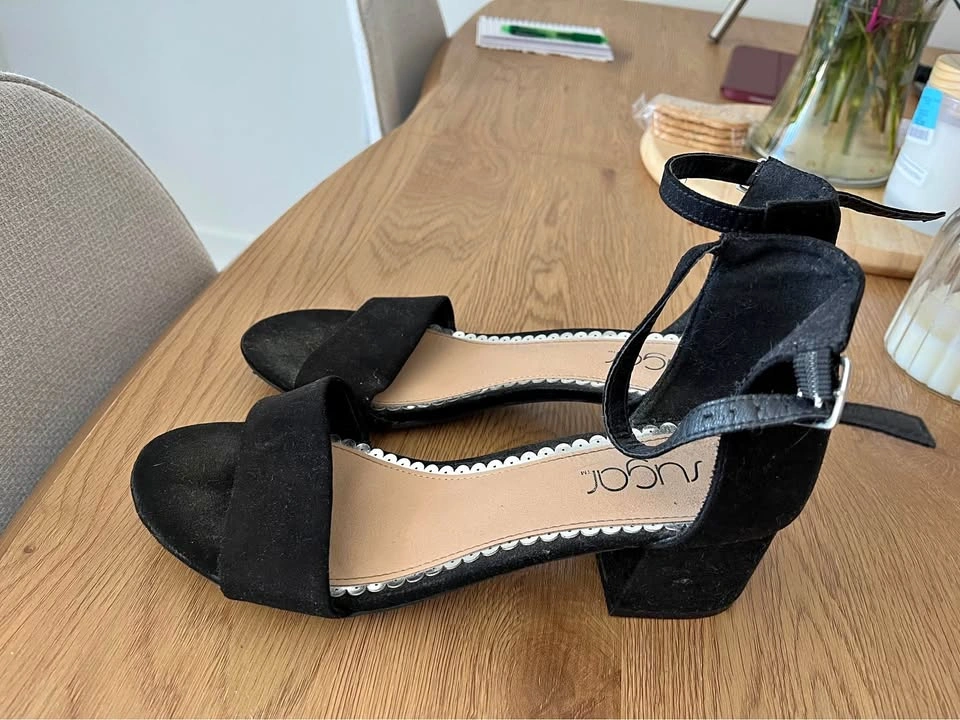Black Heel Sandals Size 9 US