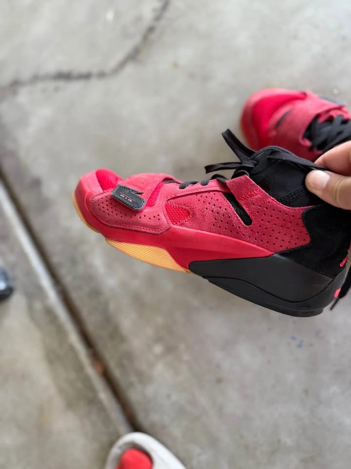 Nike Jordan basketball shoes (kids) - photo 2
