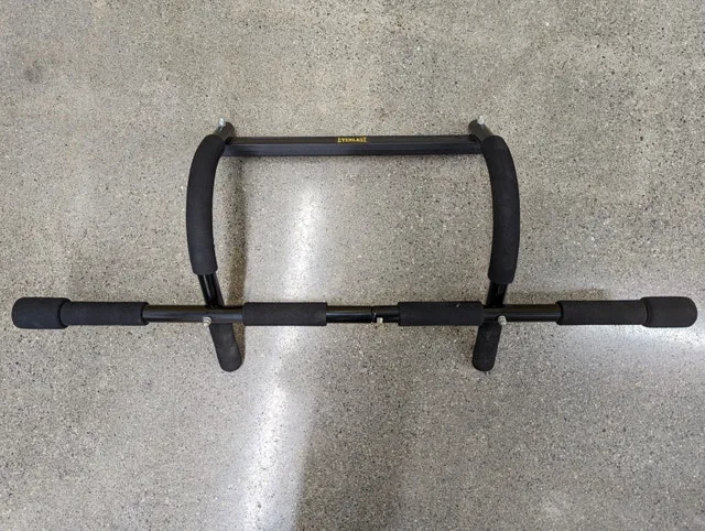 Door frame chin up bar