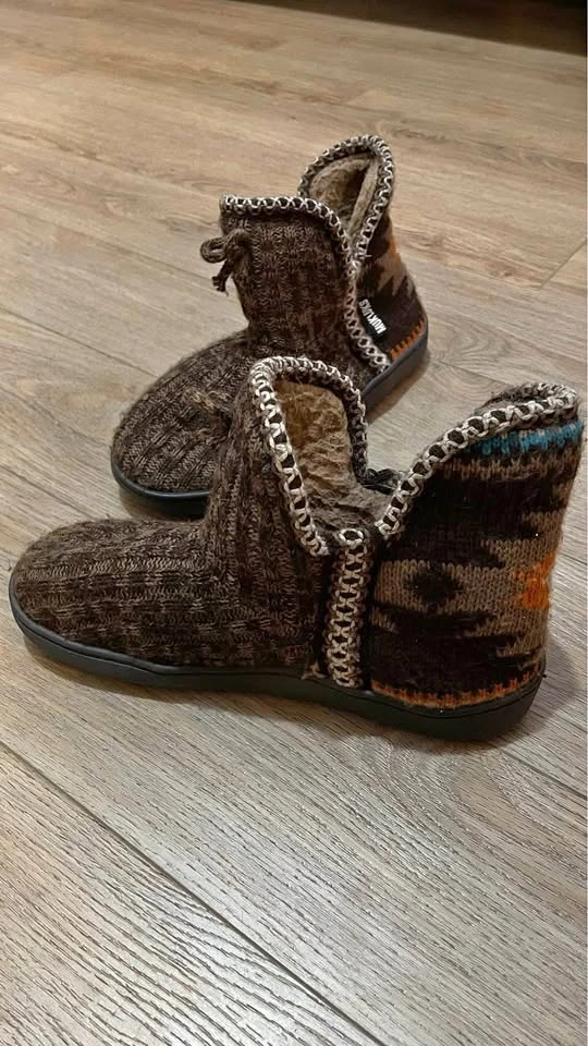 MukLuks Knit Cabin Boots - Size 6